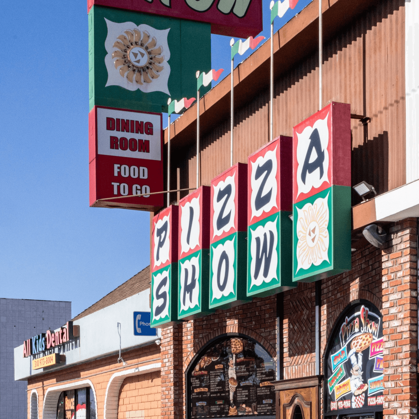 Welcome to Pizza Show: Fresh Pies, Cozy Dining!